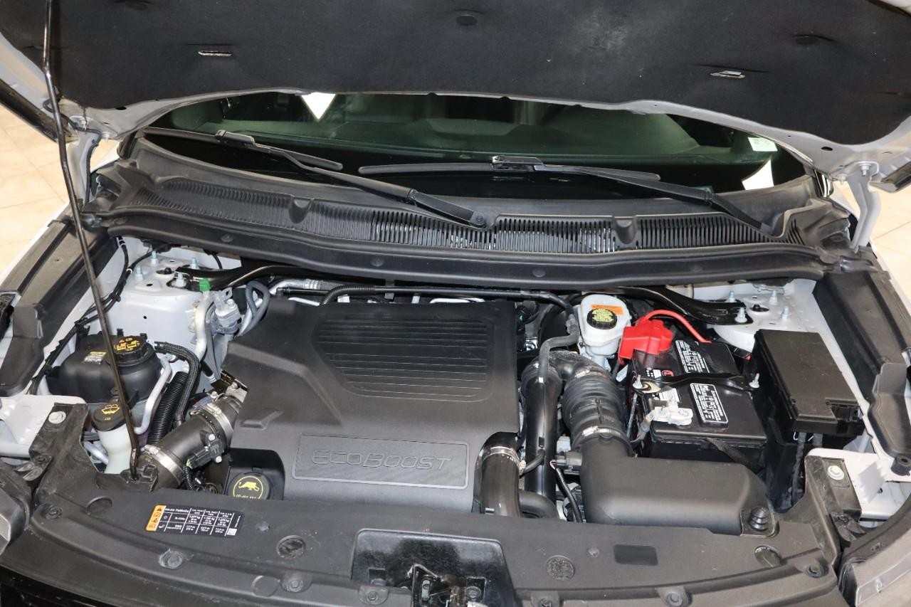 Ford Explorer Vehicle Full-screen Gallery Image 9