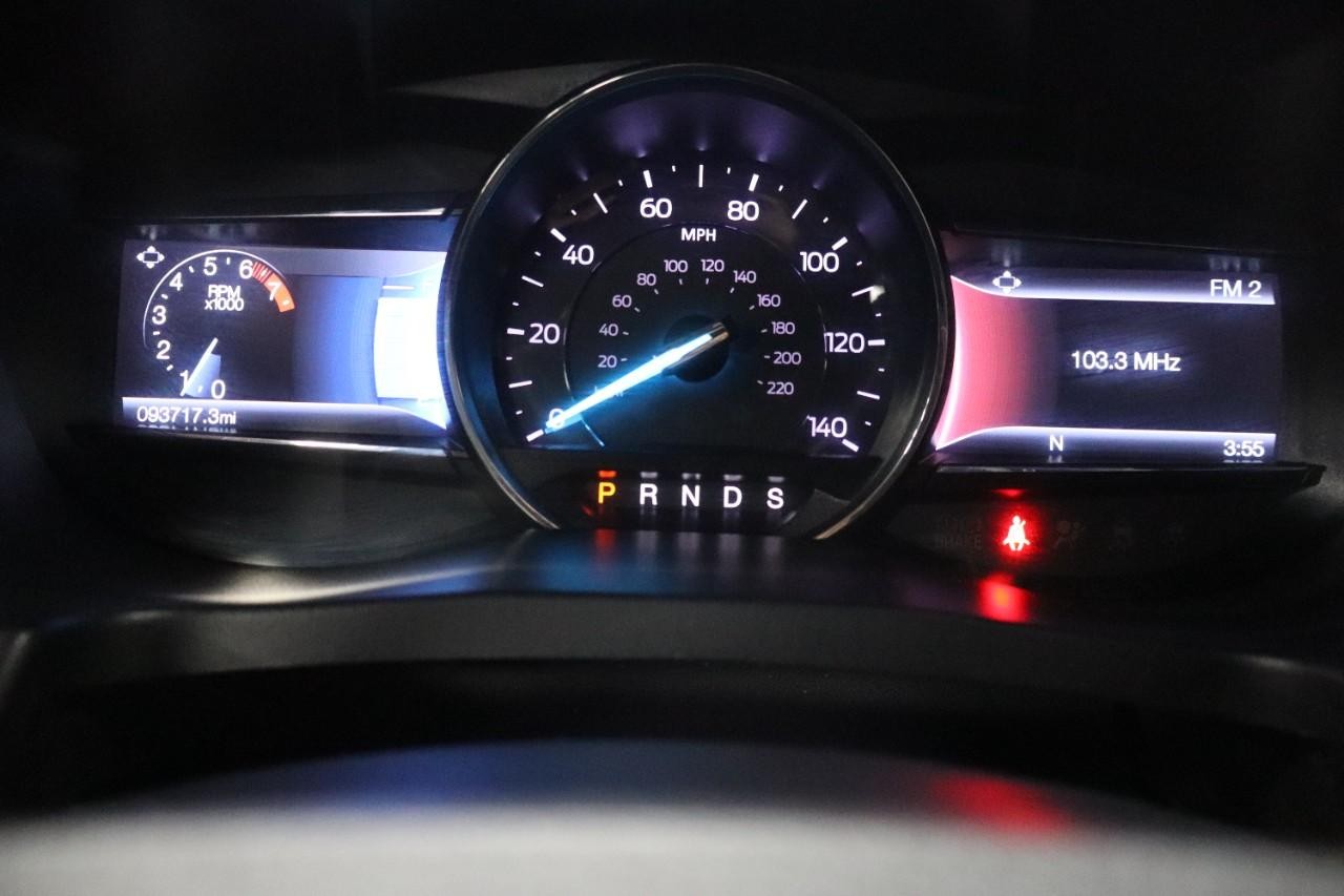 Ford Explorer Vehicle Full-screen Gallery Image 14