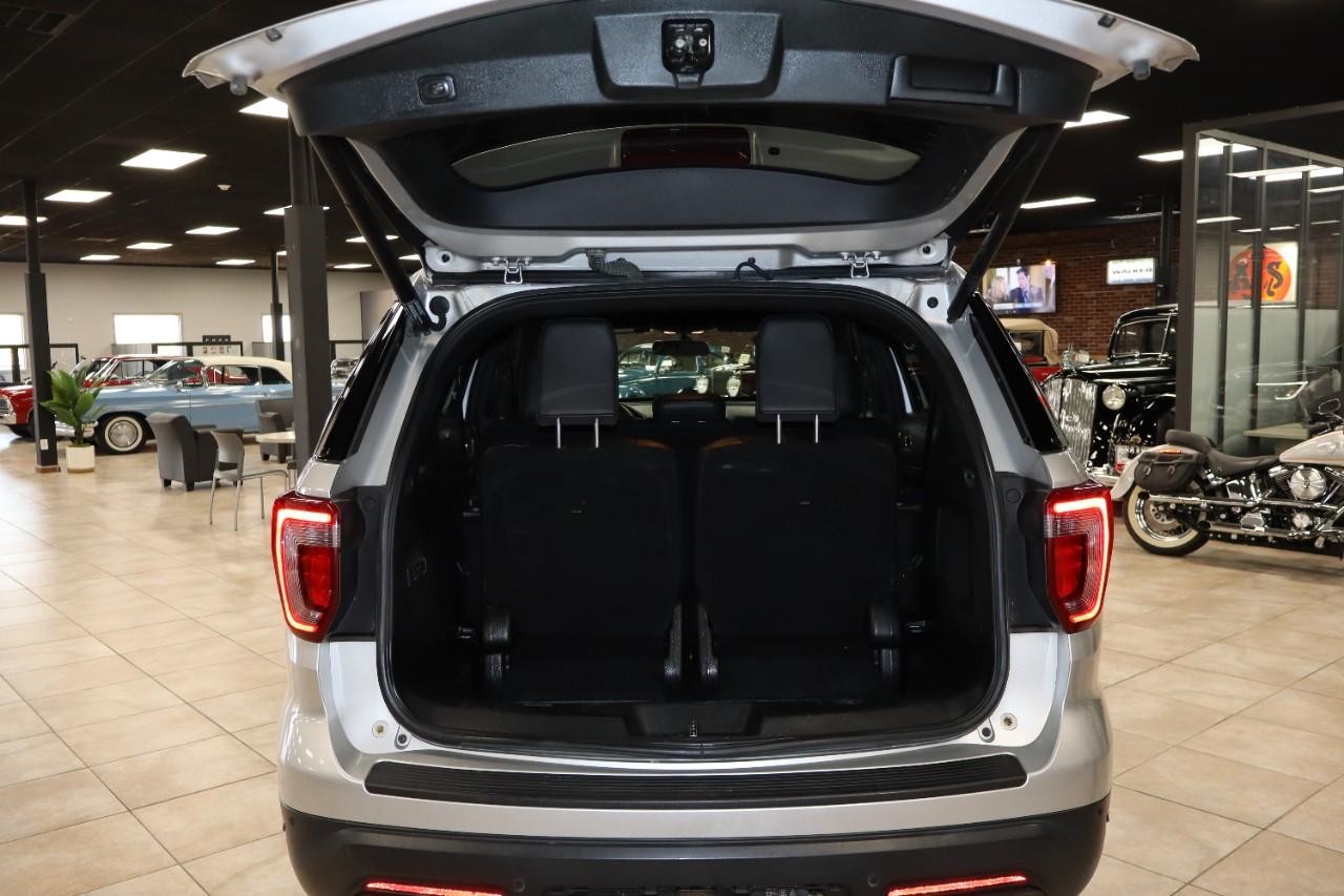 Ford Explorer Vehicle Full-screen Gallery Image 19