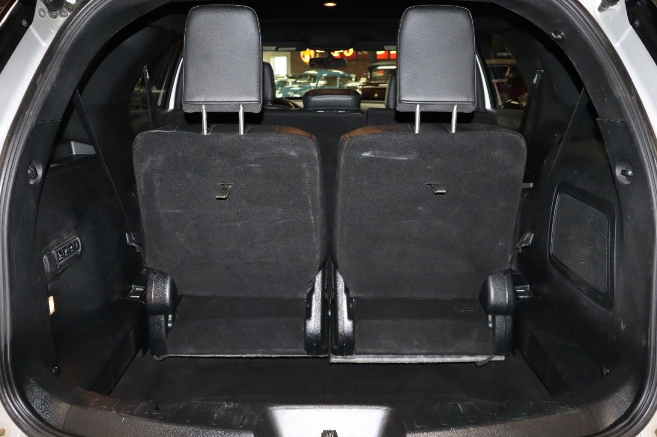 Ford Explorer Vehicle Full-screen Gallery Image 20