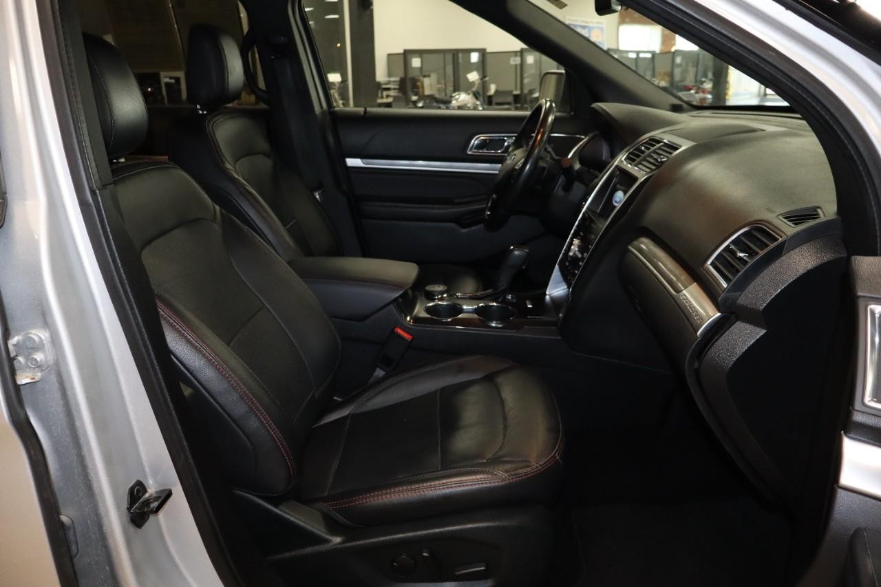 Ford Explorer Vehicle Full-screen Gallery Image 24