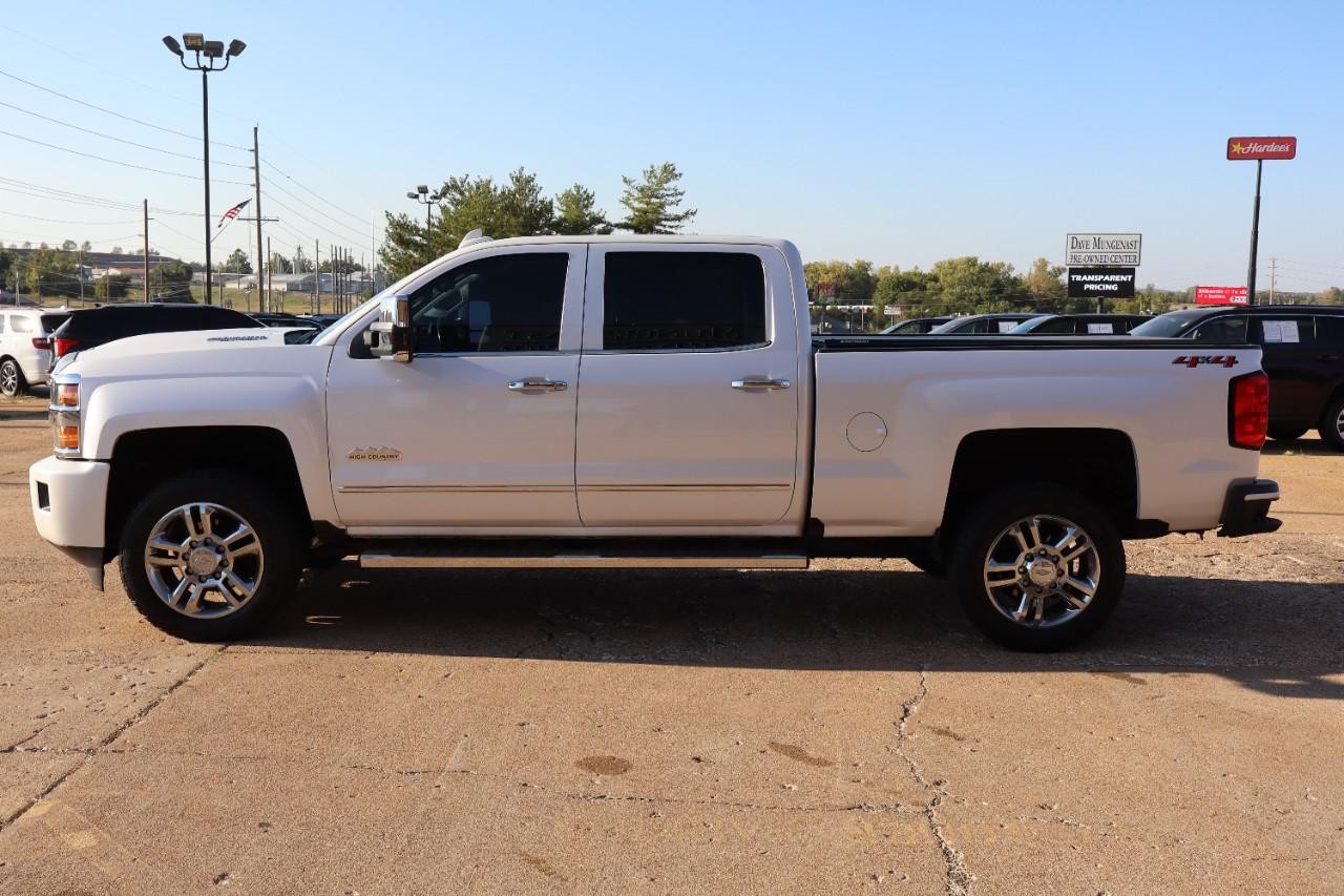Chevrolet Silverado 2500HD Vehicle Full-screen Gallery Image 2