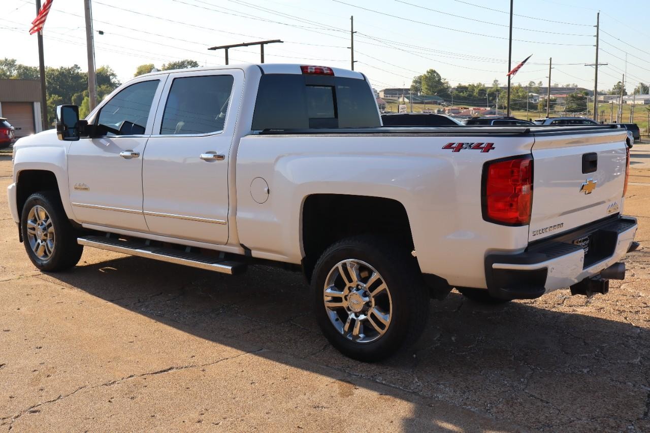 Chevrolet Silverado 2500HD Vehicle Full-screen Gallery Image 3