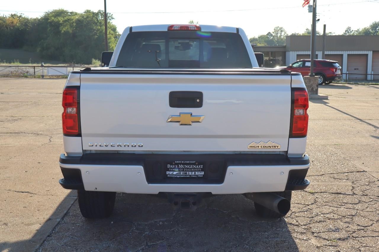 Chevrolet Silverado 2500HD Vehicle Full-screen Gallery Image 4