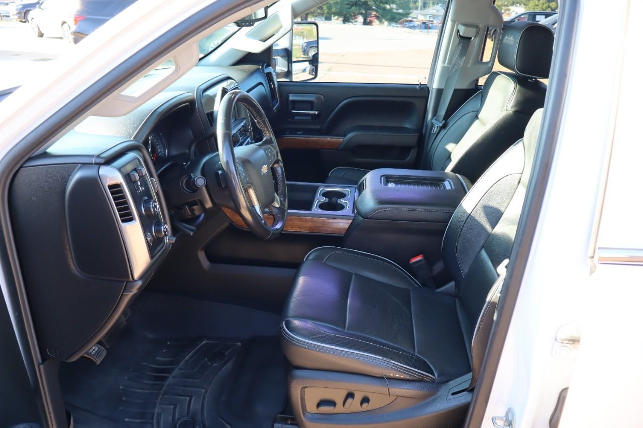 Chevrolet Silverado 2500HD Vehicle Full-screen Gallery Image 9