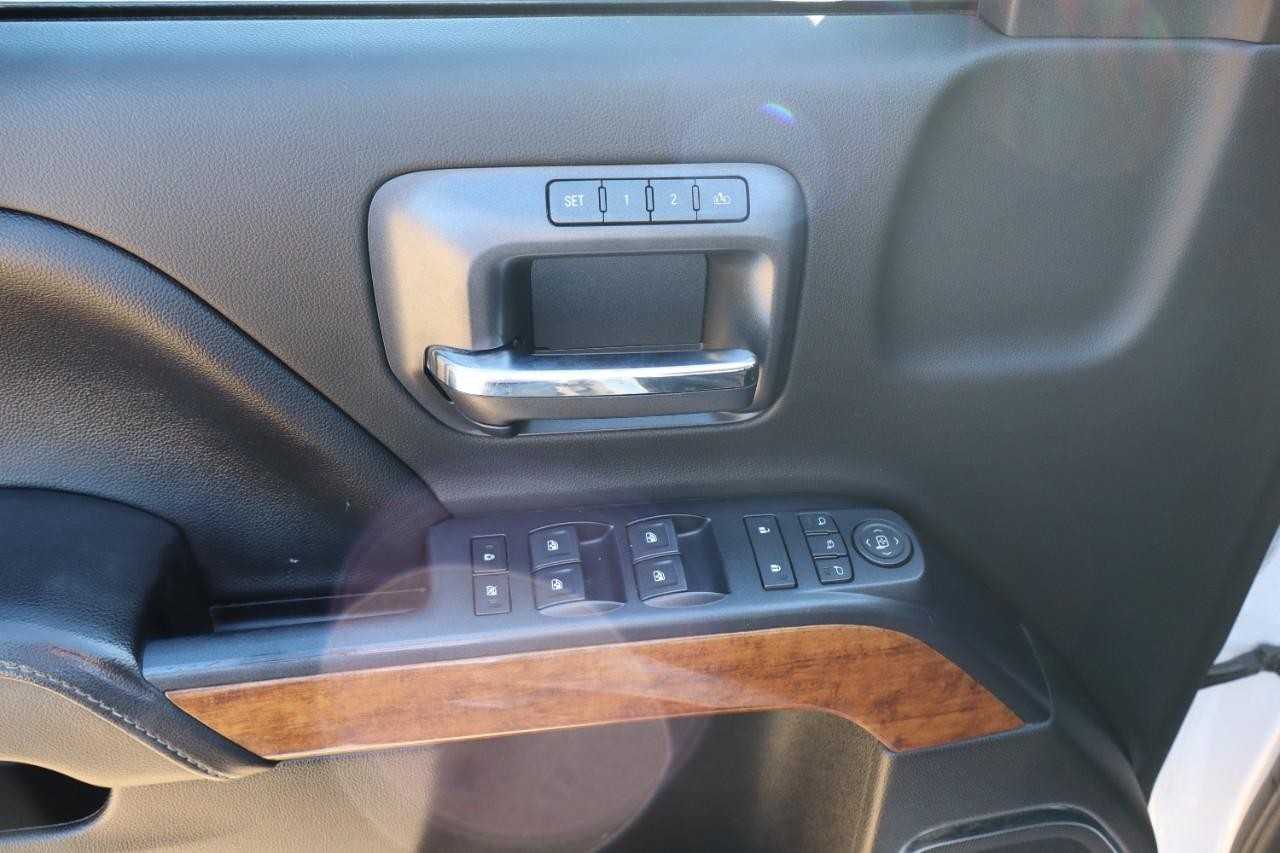 Chevrolet Silverado 2500HD Vehicle Full-screen Gallery Image 11