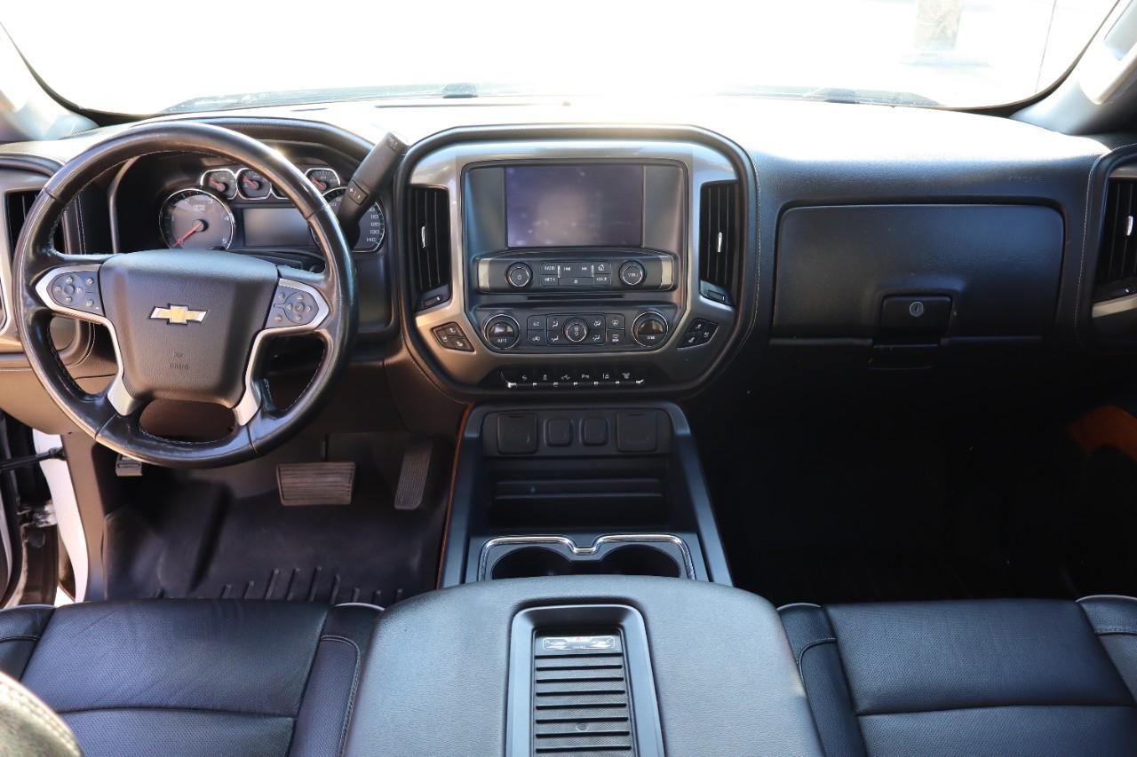 Chevrolet Silverado 2500HD Vehicle Full-screen Gallery Image 12