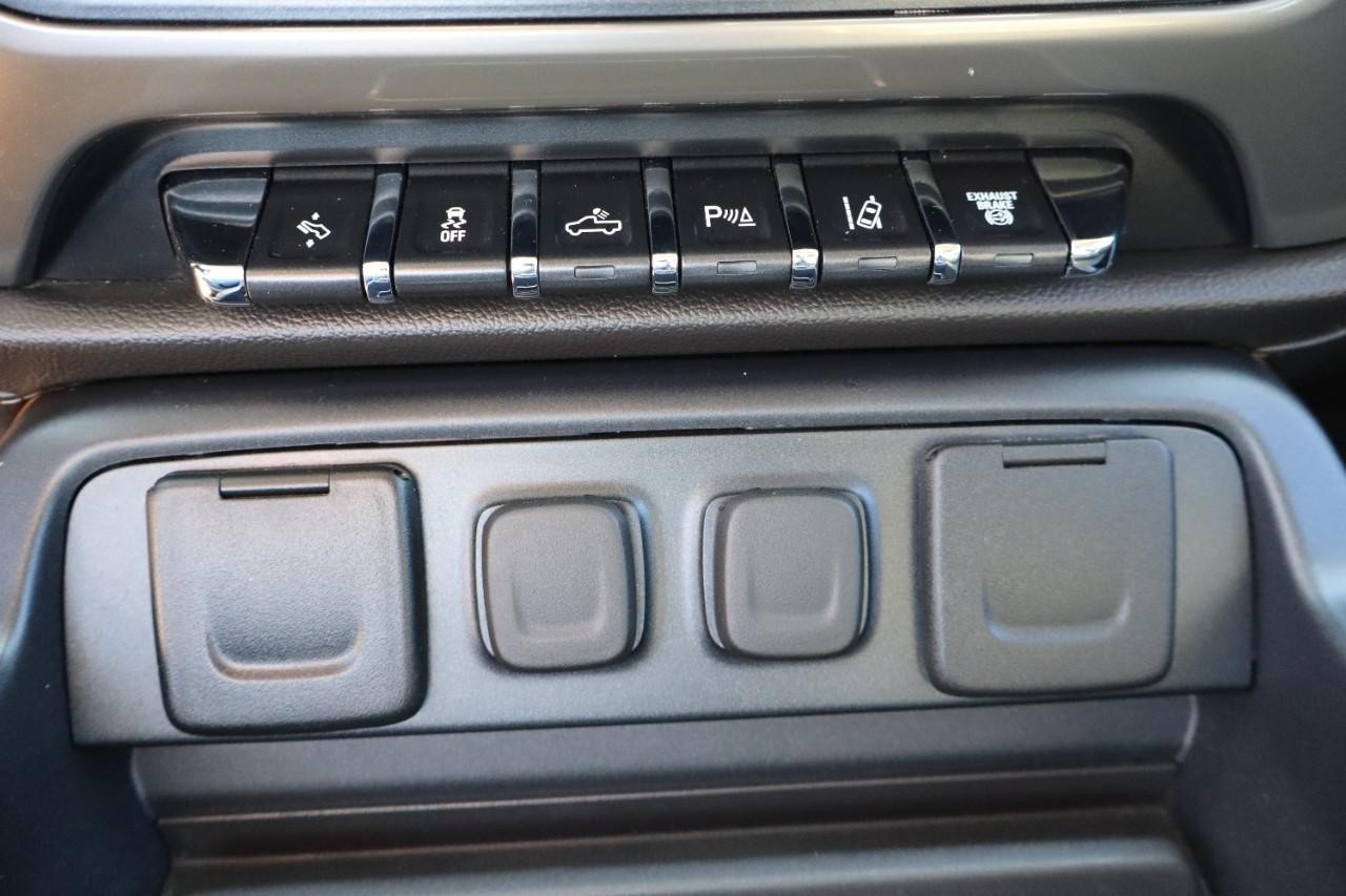 Chevrolet Silverado 2500HD Vehicle Full-screen Gallery Image 16