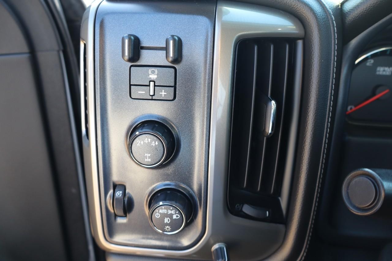 Chevrolet Silverado 2500HD Vehicle Full-screen Gallery Image 17