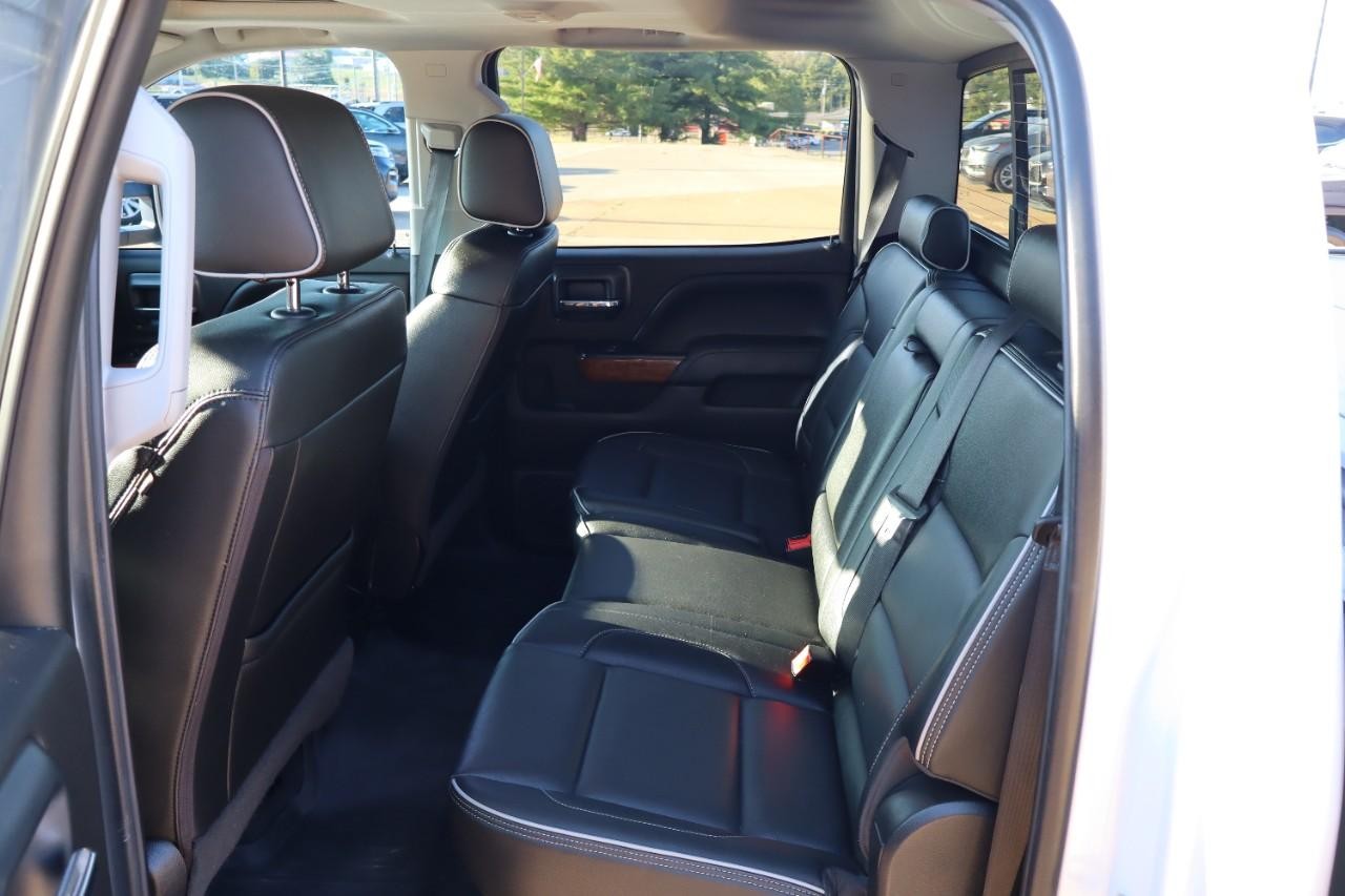 Chevrolet Silverado 2500HD Vehicle Full-screen Gallery Image 18