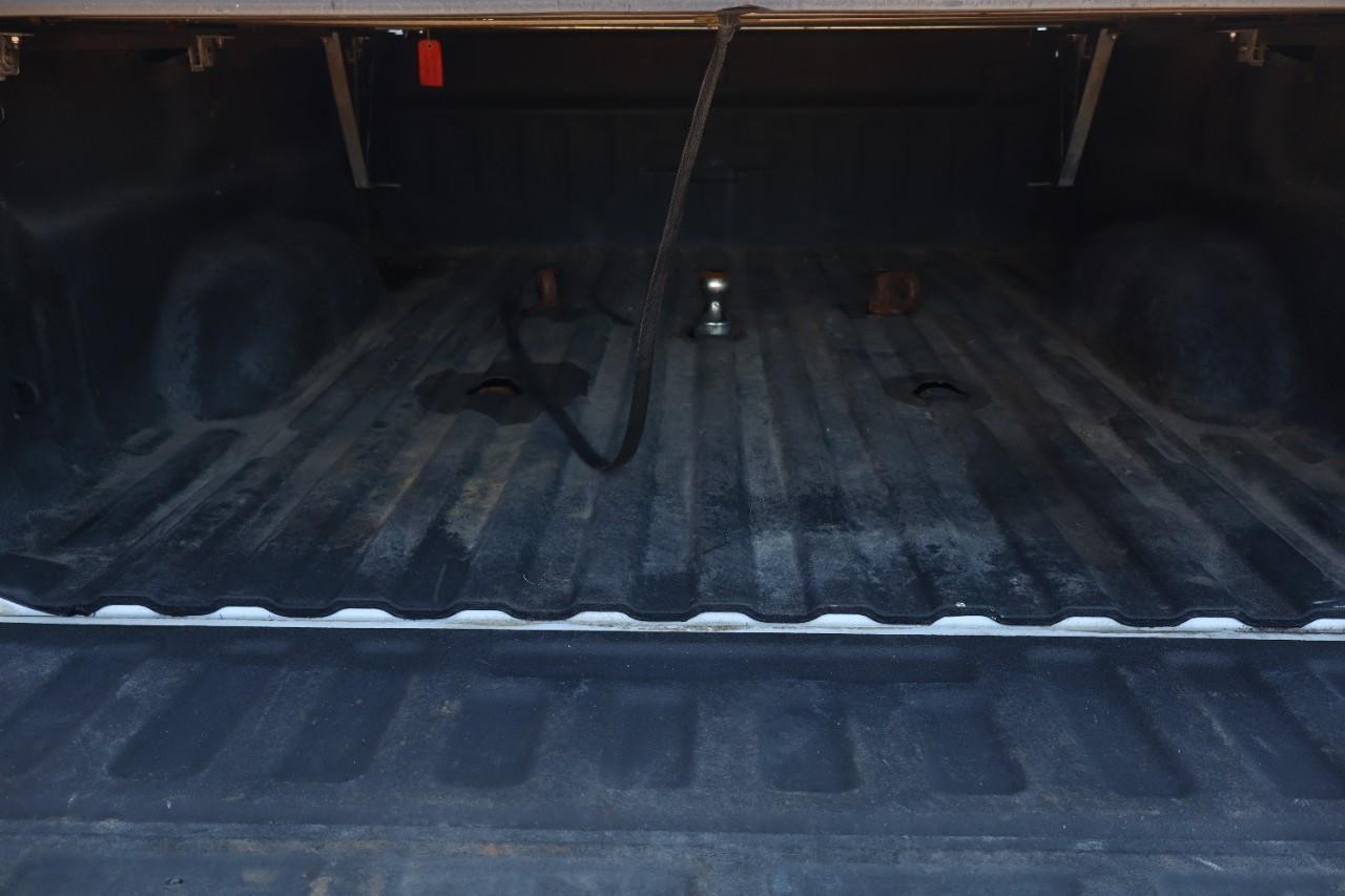 Chevrolet Silverado 2500HD Vehicle Full-screen Gallery Image 19