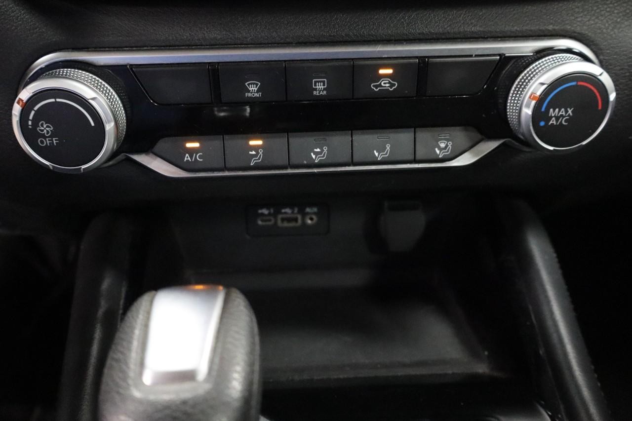 Nissan Altima Vehicle Full-screen Gallery Image 15