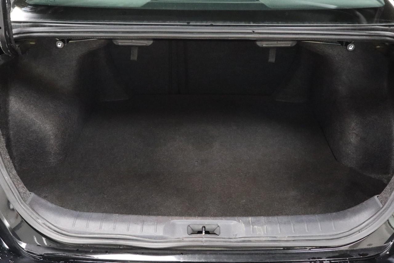 Nissan Altima Vehicle Full-screen Gallery Image 17