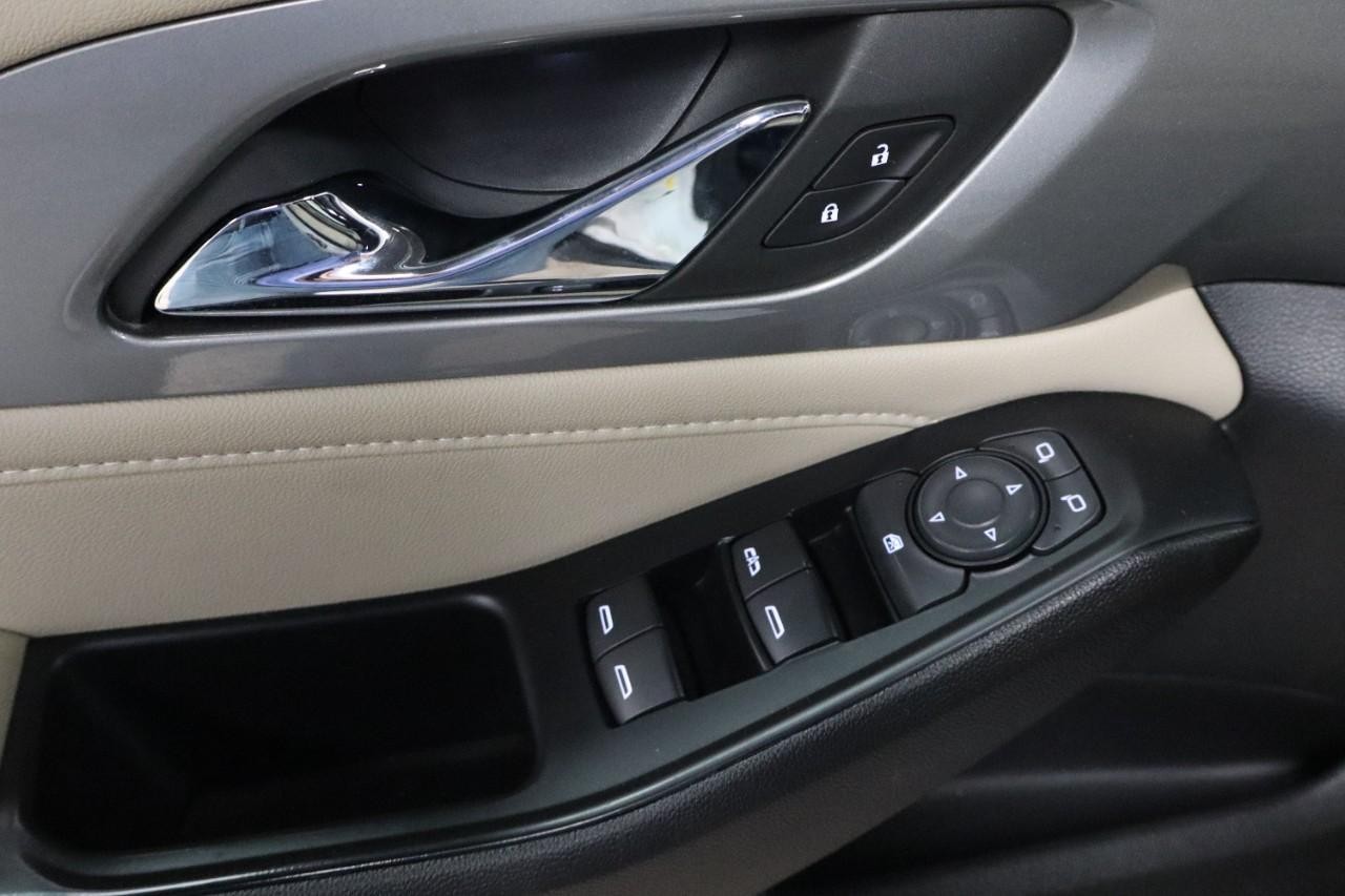 Chevrolet Traverse Vehicle Full-screen Gallery Image 11