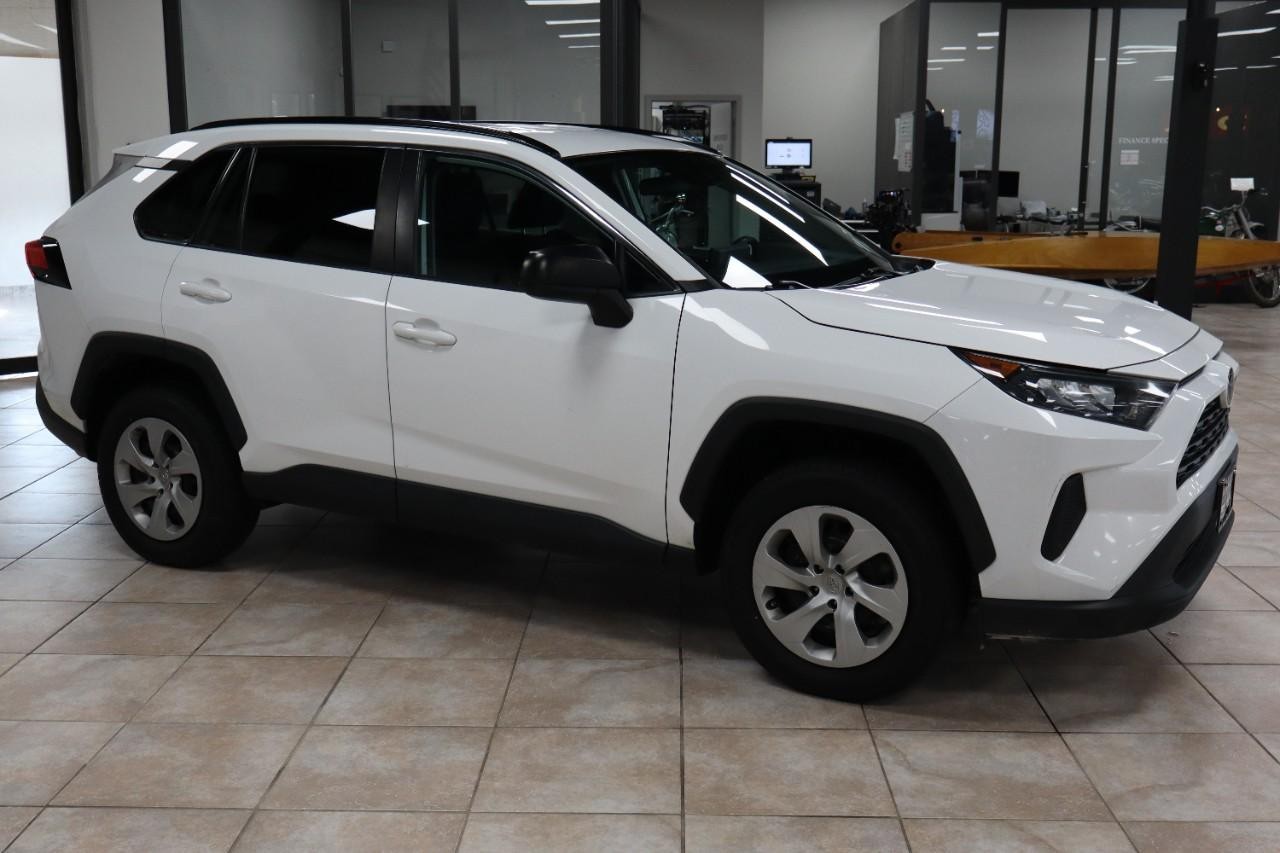 Toyota RAV4 Vehicle Full-screen Gallery Image 7