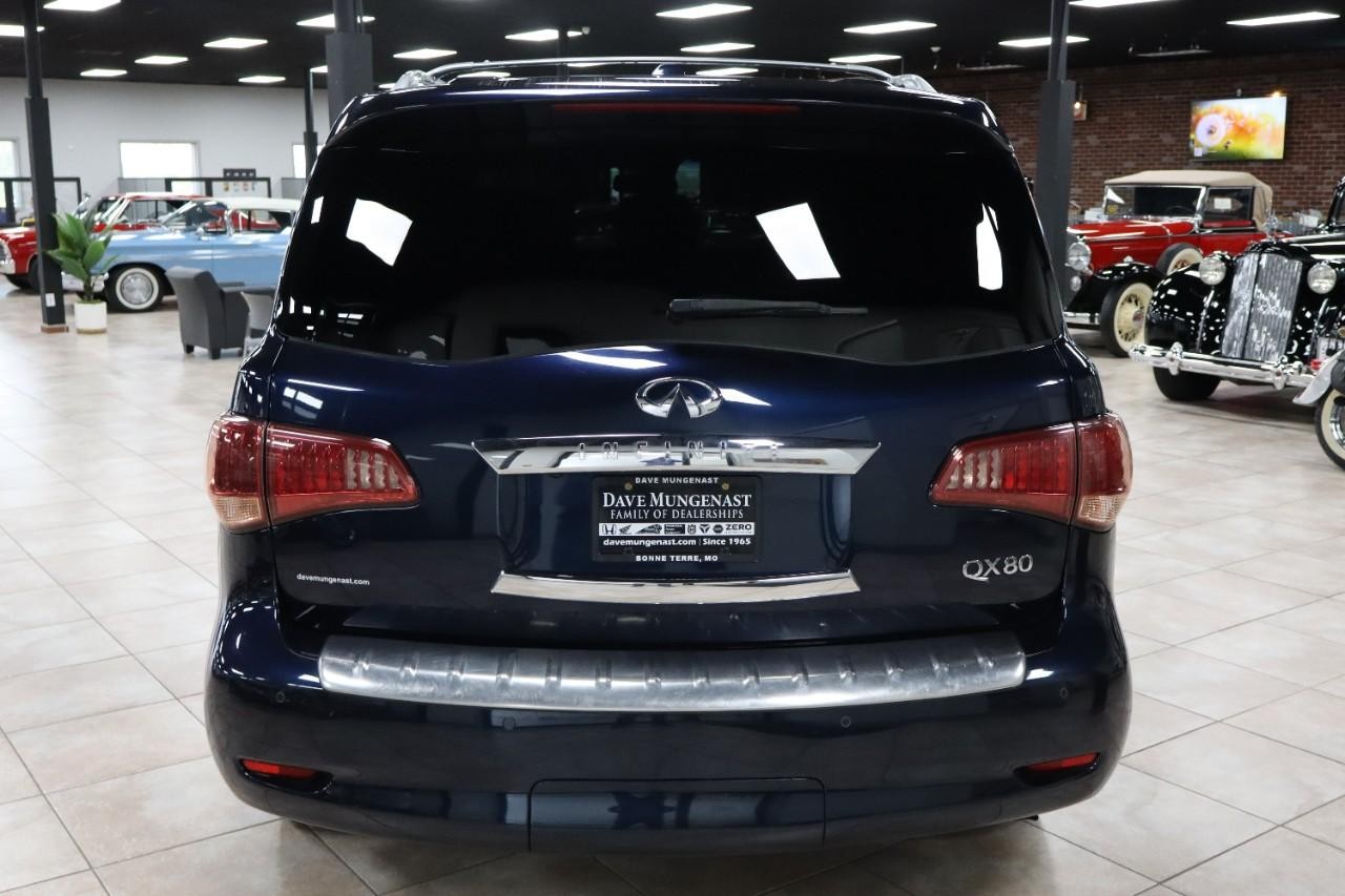 INFINITI QX80 Vehicle Full-screen Gallery Image 4