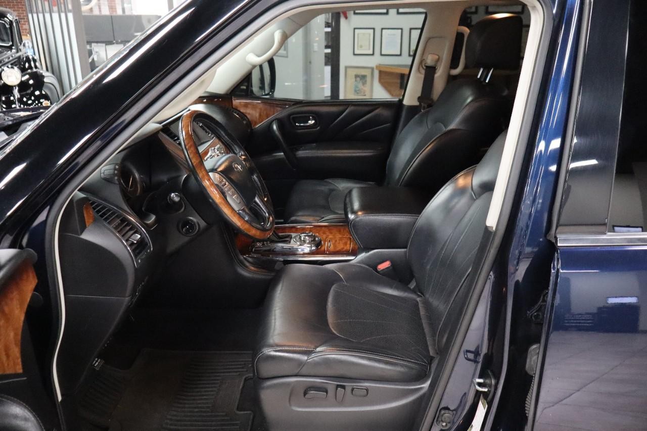 INFINITI QX80 Vehicle Full-screen Gallery Image 9