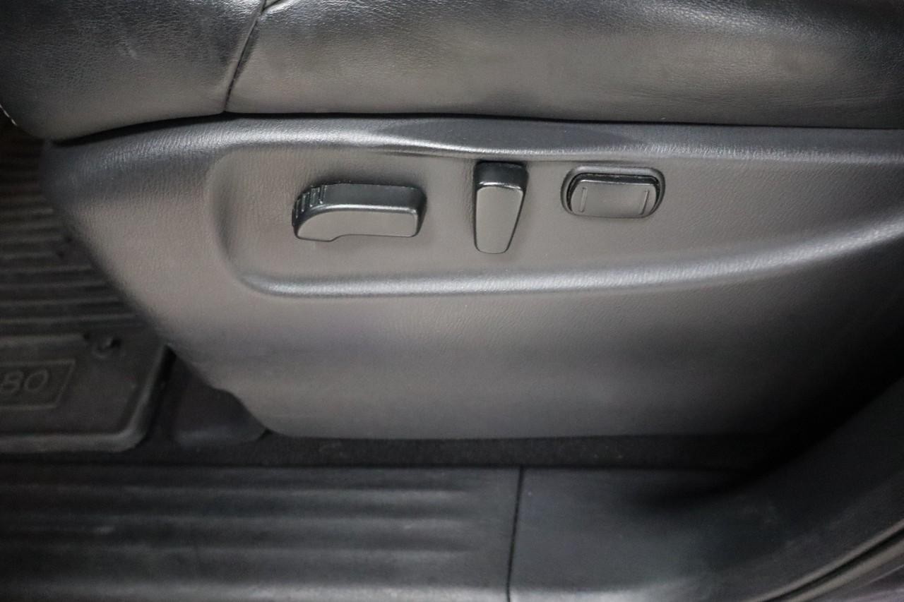 INFINITI QX80 Vehicle Full-screen Gallery Image 10