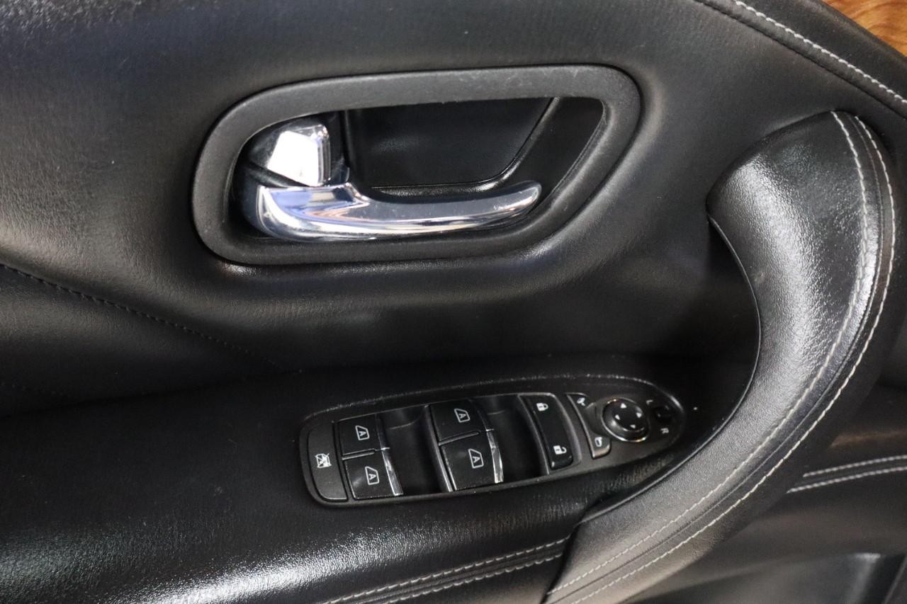 INFINITI QX80 Vehicle Full-screen Gallery Image 11