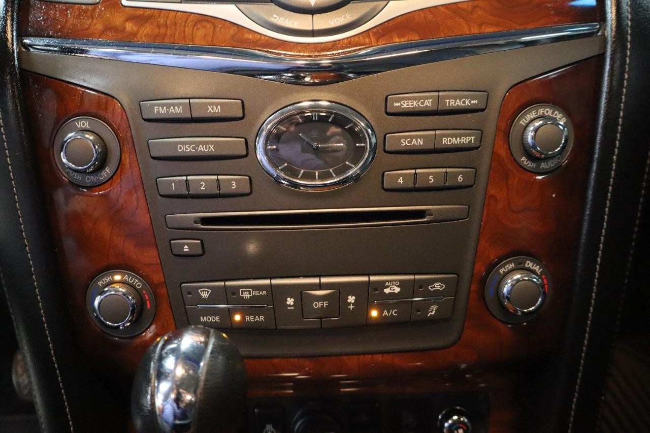 INFINITI QX80 Vehicle Full-screen Gallery Image 16