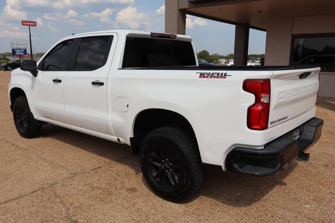 Chevrolet Silverado 1500 Vehicle Full-screen Gallery Image 3