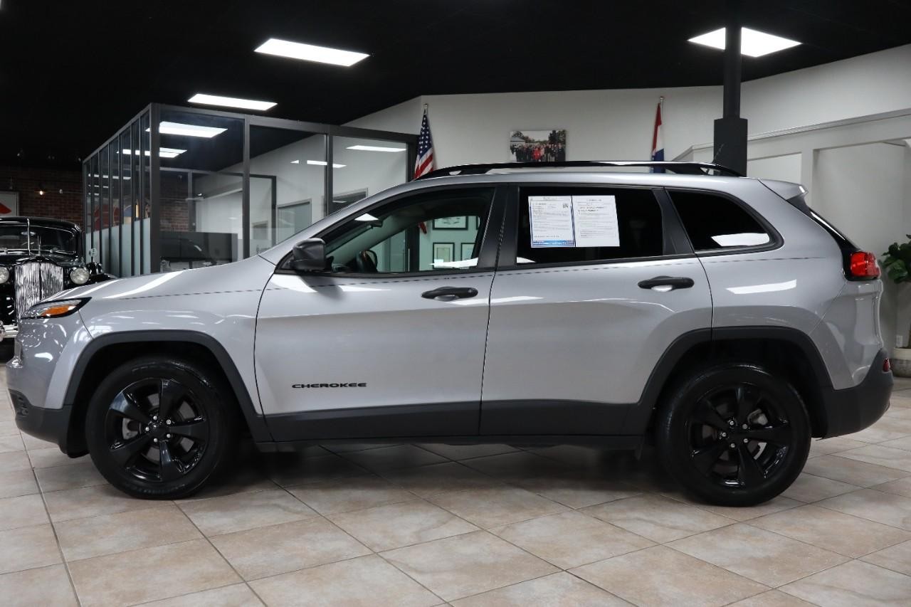 Jeep Cherokee Vehicle Full-screen Gallery Image 2