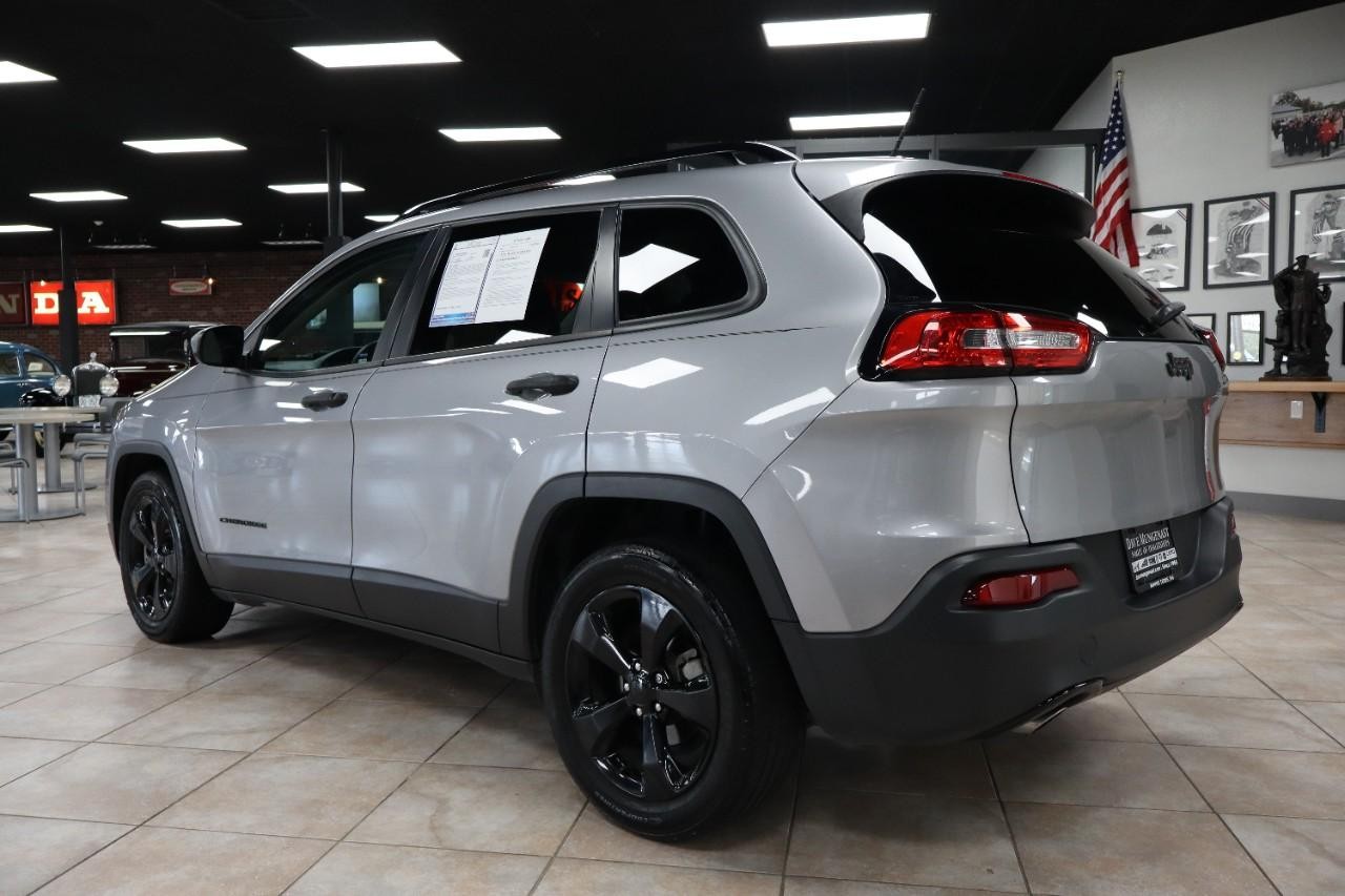Jeep Cherokee Vehicle Full-screen Gallery Image 3