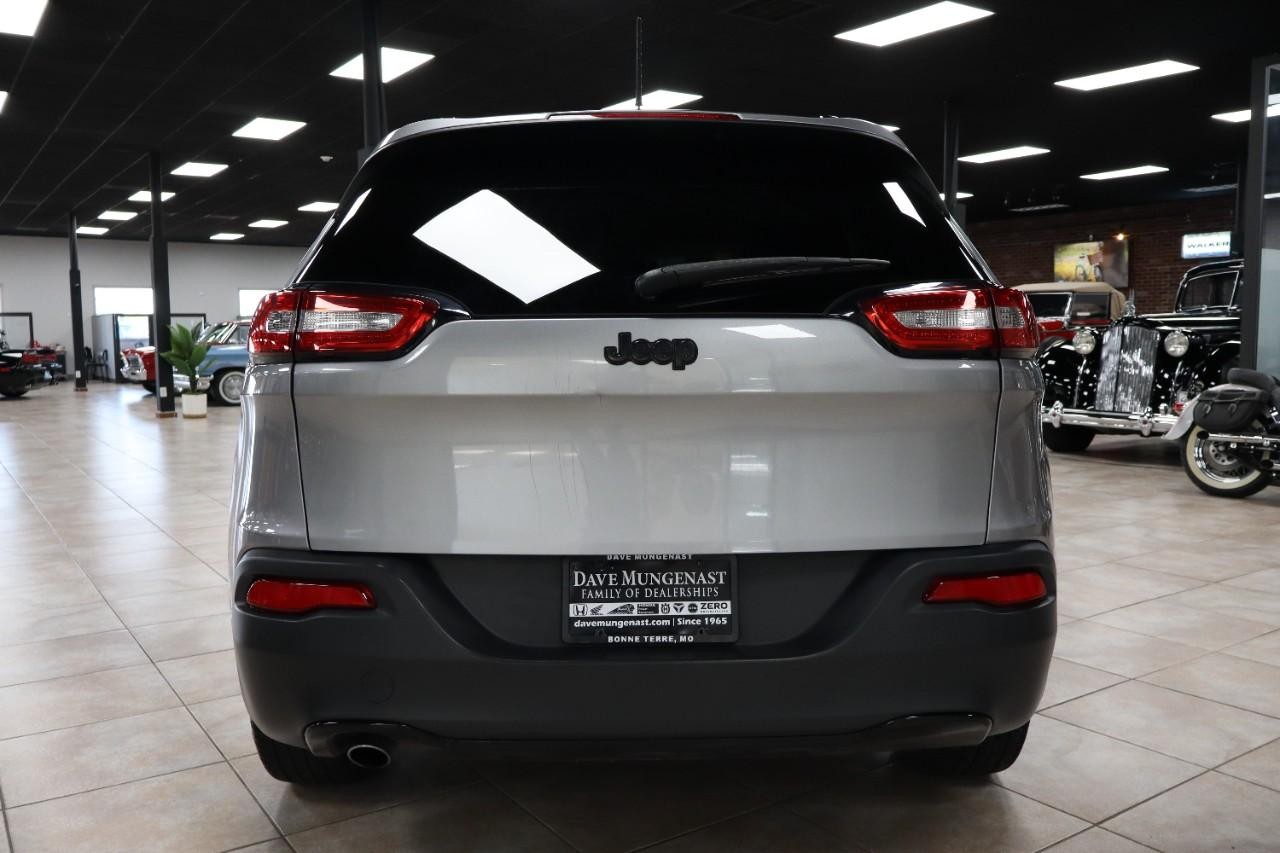 Jeep Cherokee Vehicle Full-screen Gallery Image 4