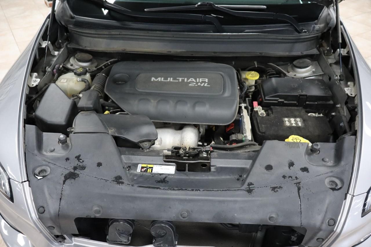 Jeep Cherokee Vehicle Full-screen Gallery Image 9