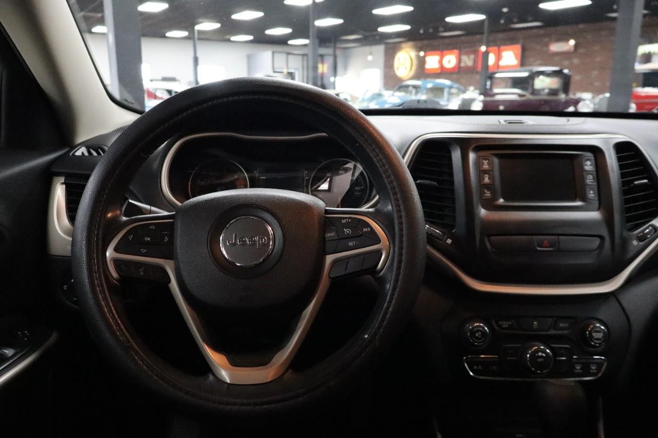 Jeep Cherokee Vehicle Full-screen Gallery Image 11