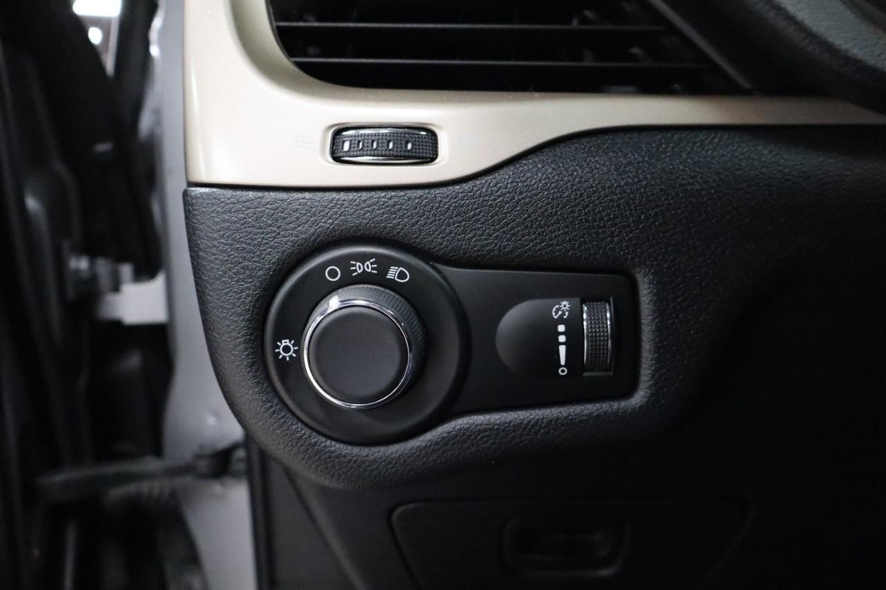 Jeep Cherokee Vehicle Full-screen Gallery Image 13