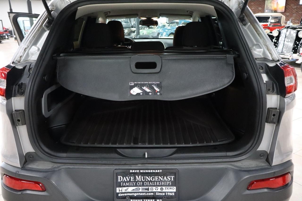 Jeep Cherokee Vehicle Full-screen Gallery Image 18