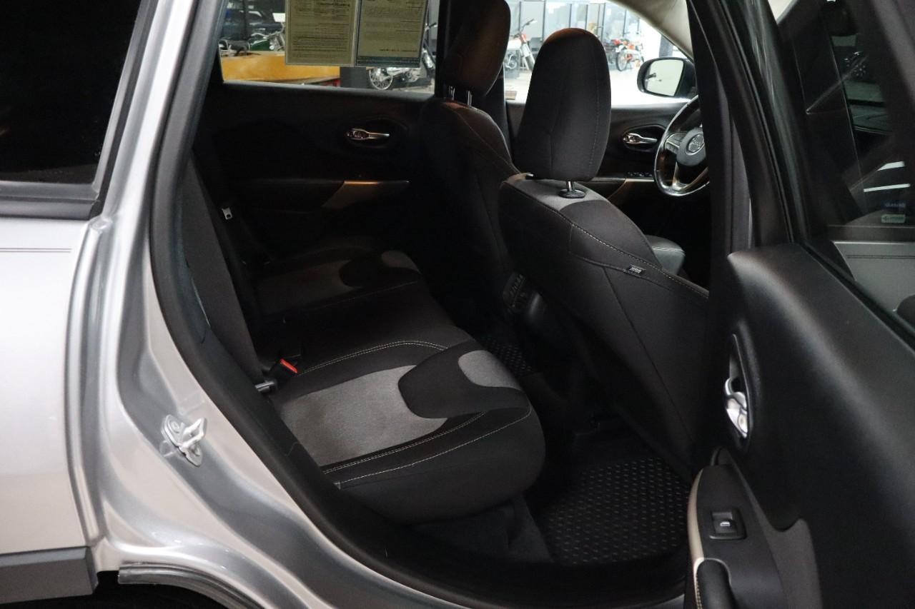 Jeep Cherokee Vehicle Full-screen Gallery Image 19