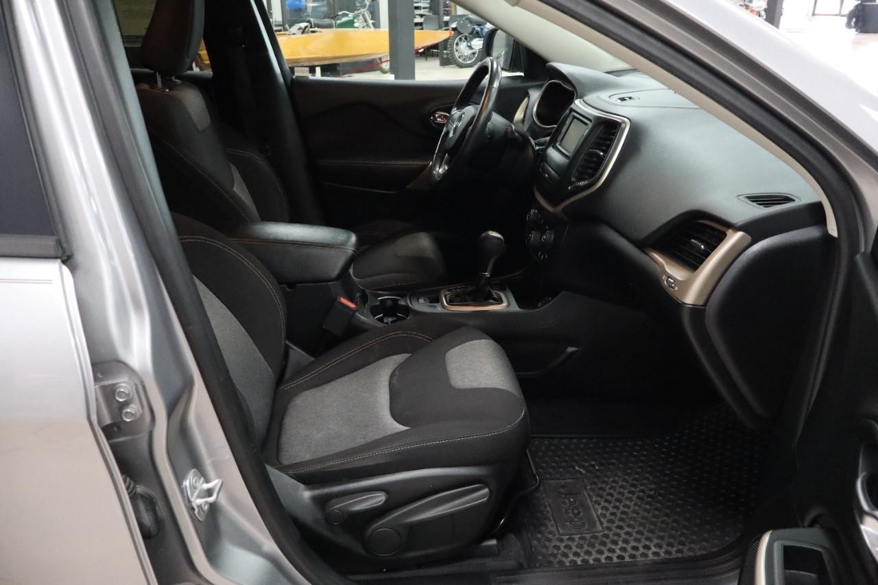 Jeep Cherokee Vehicle Full-screen Gallery Image 20