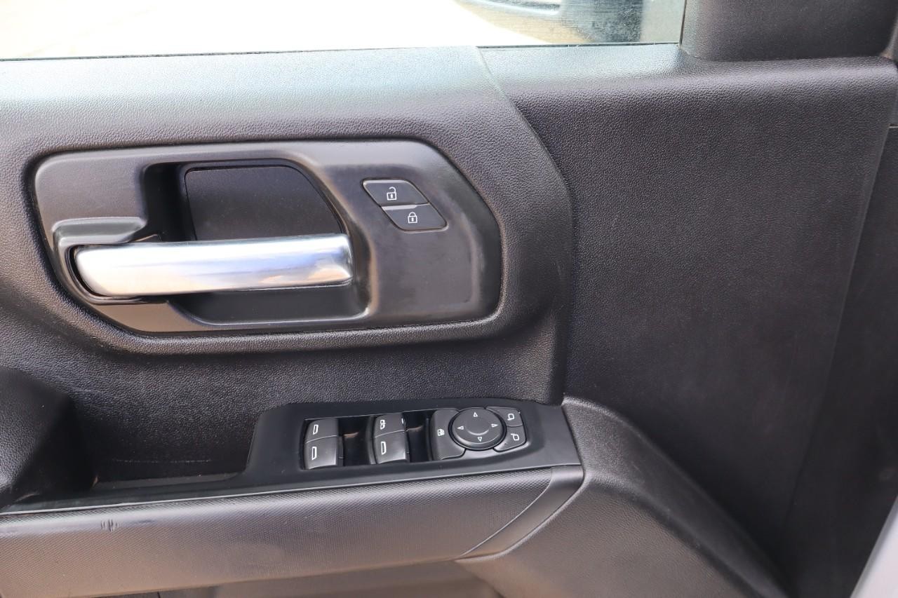 Chevrolet Silverado 2500HD Vehicle Full-screen Gallery Image 10