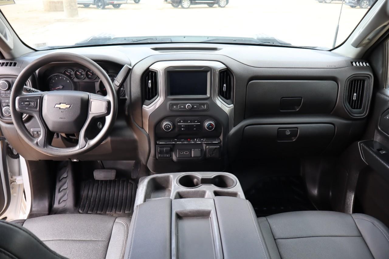 Chevrolet Silverado 2500HD Vehicle Full-screen Gallery Image 11