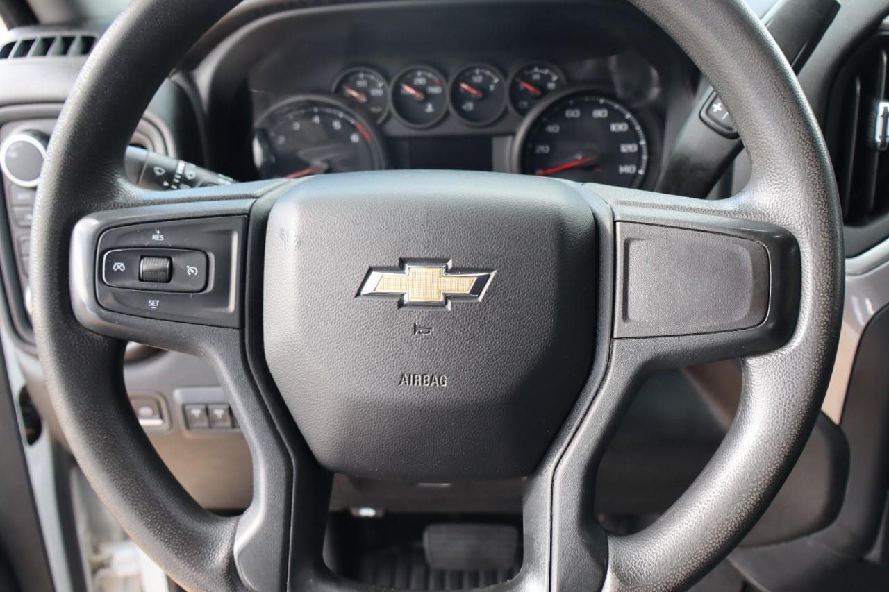 Chevrolet Silverado 2500HD Vehicle Full-screen Gallery Image 12