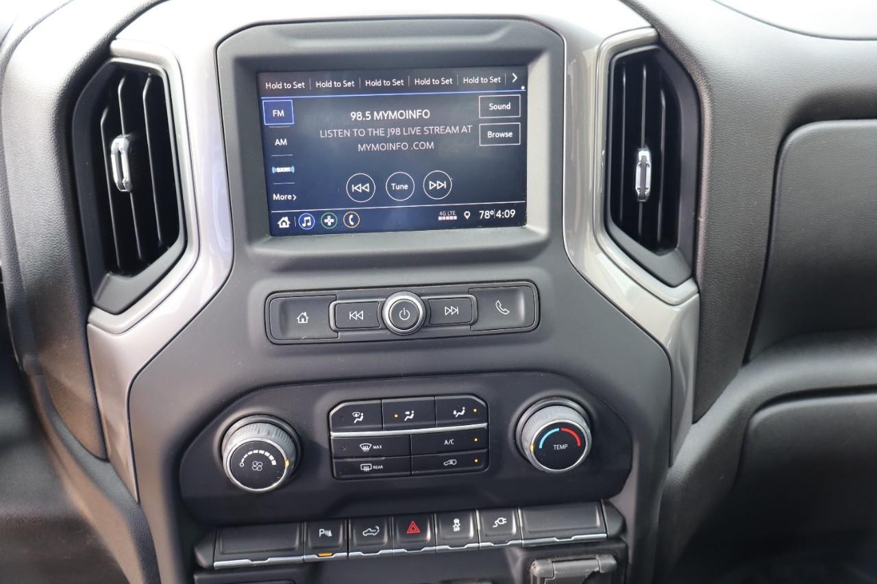 Chevrolet Silverado 2500HD Vehicle Full-screen Gallery Image 14