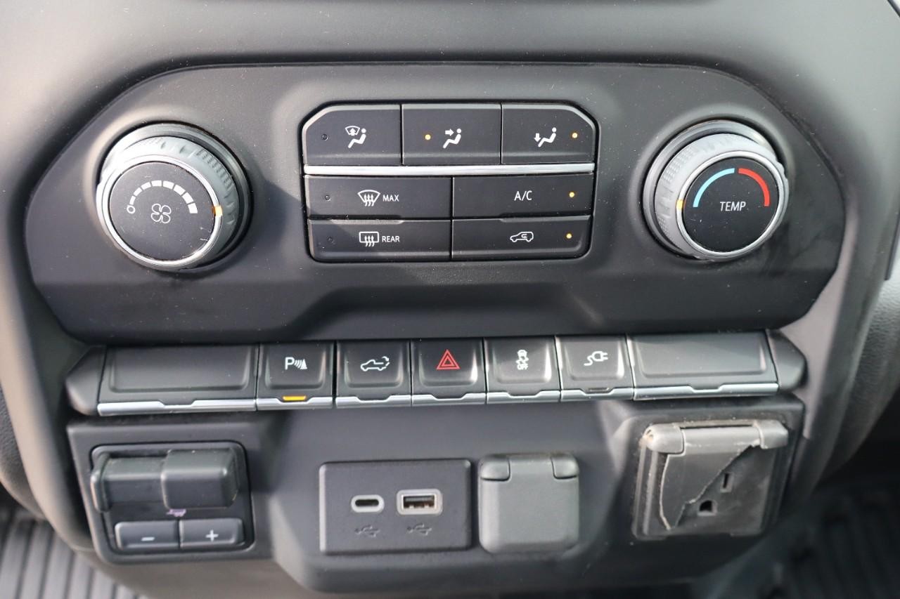 Chevrolet Silverado 2500HD Vehicle Full-screen Gallery Image 15