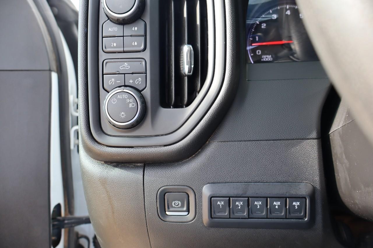 Chevrolet Silverado 2500HD Vehicle Full-screen Gallery Image 16