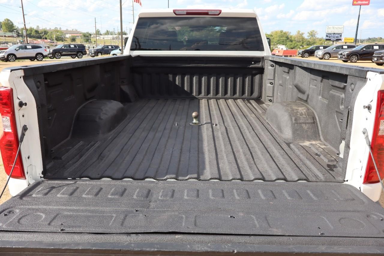 Chevrolet Silverado 2500HD Vehicle Full-screen Gallery Image 18