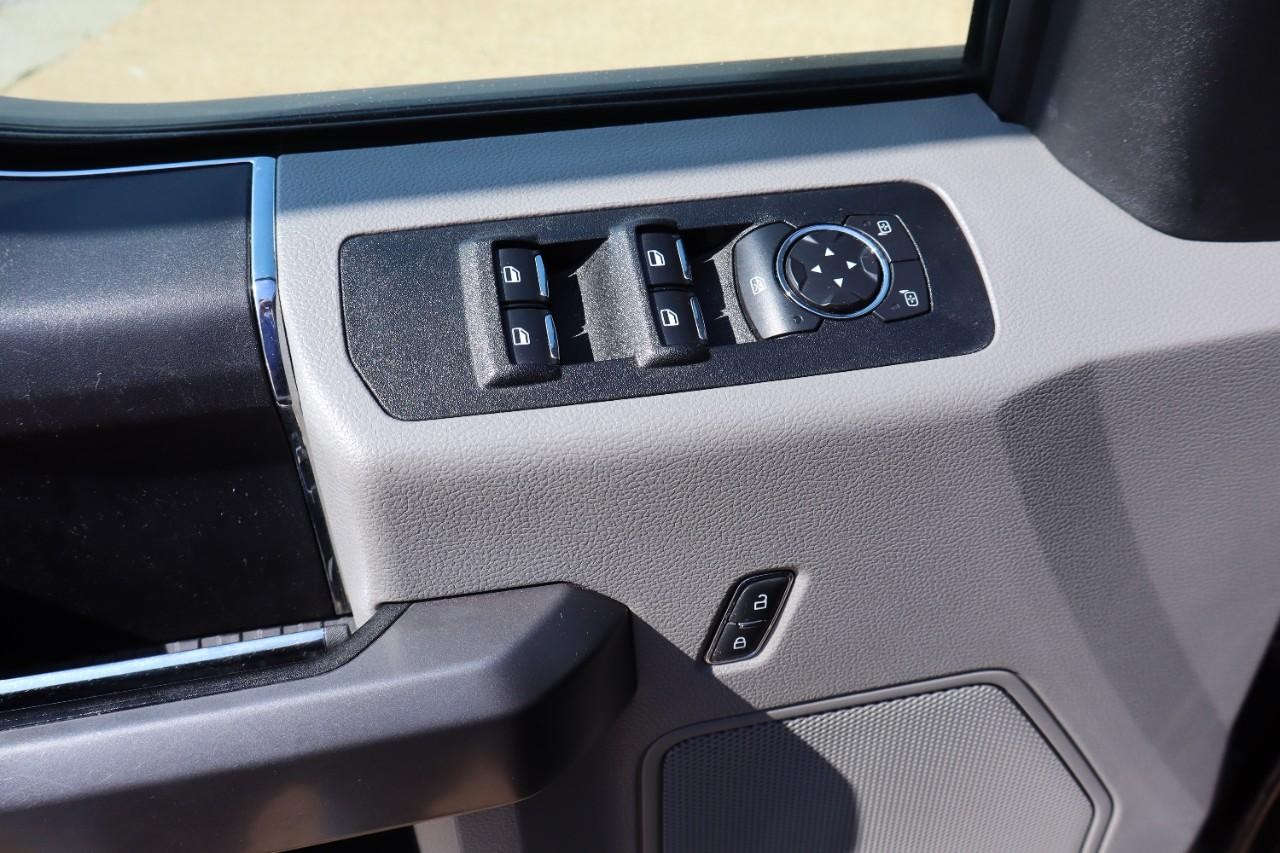 Ford F-150 Vehicle Full-screen Gallery Image 11