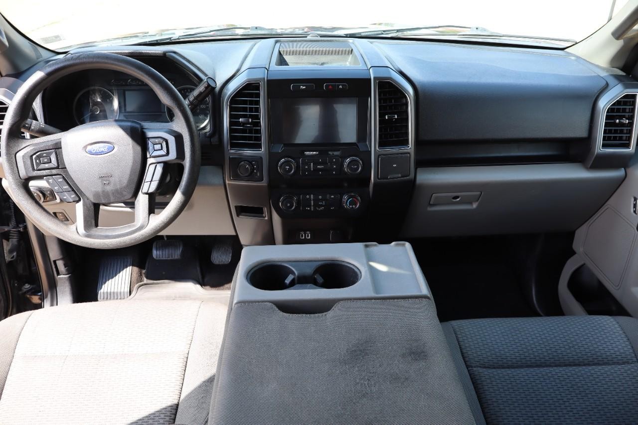 Ford F-150 Vehicle Full-screen Gallery Image 12