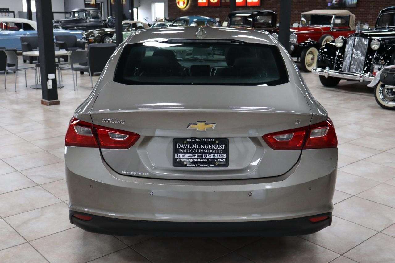 Chevrolet Malibu Vehicle Full-screen Gallery Image 4