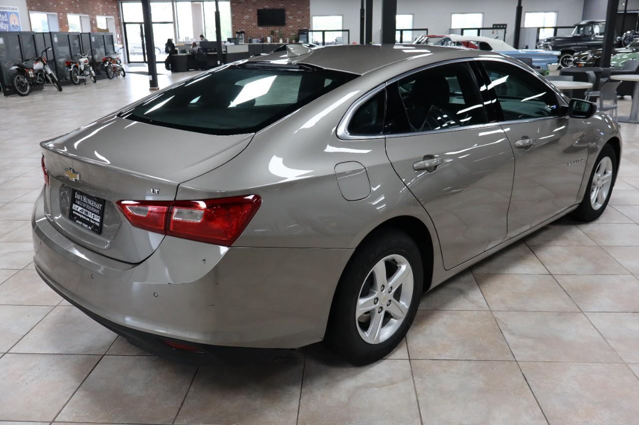 Chevrolet Malibu Vehicle Full-screen Gallery Image 5