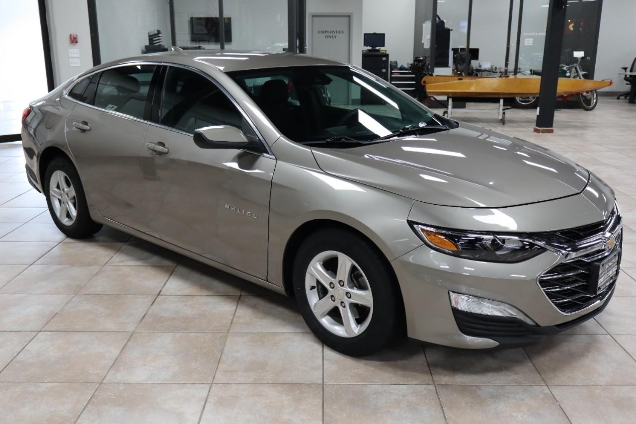 Chevrolet Malibu Vehicle Full-screen Gallery Image 7