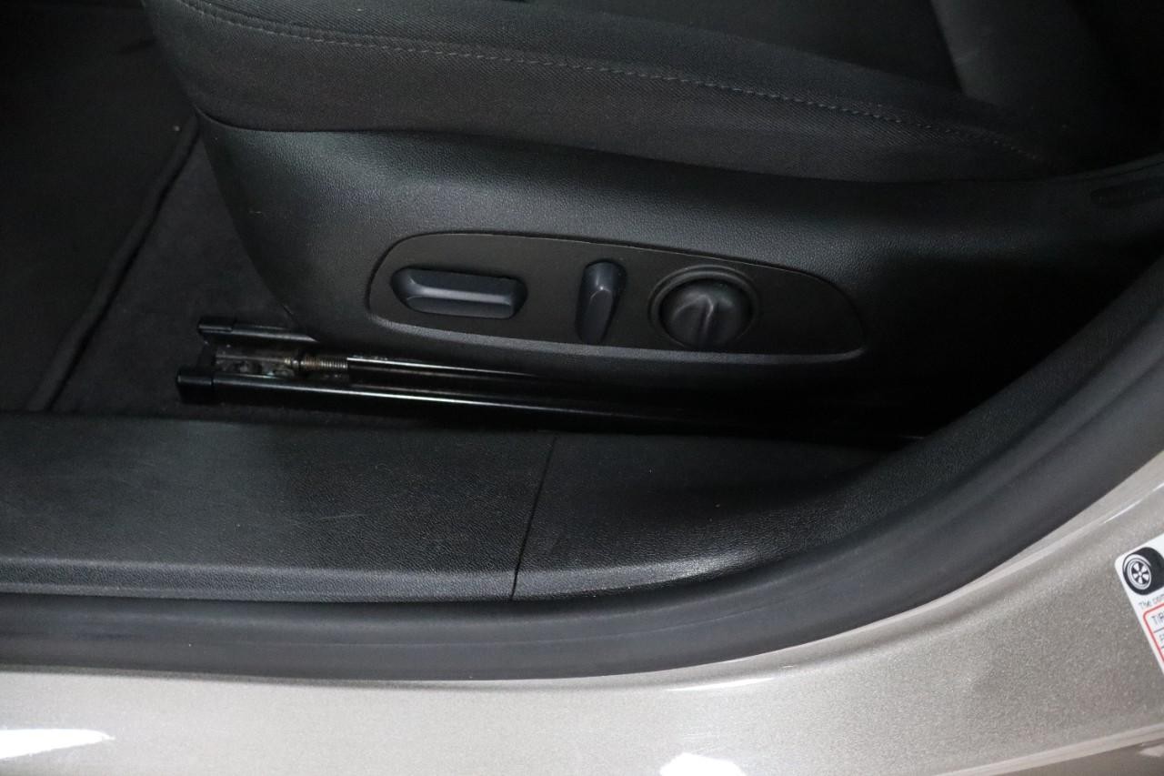 Chevrolet Malibu Vehicle Full-screen Gallery Image 10