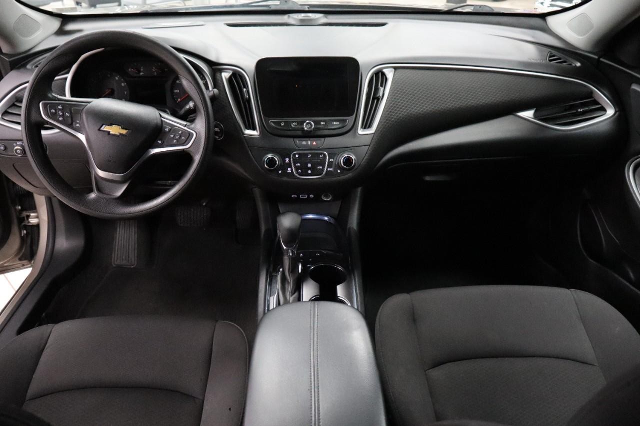 Chevrolet Malibu Vehicle Full-screen Gallery Image 12
