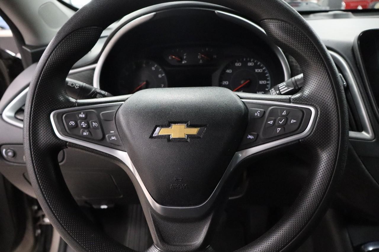 Chevrolet Malibu Vehicle Full-screen Gallery Image 13