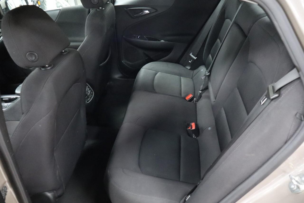 Chevrolet Malibu Vehicle Full-screen Gallery Image 17